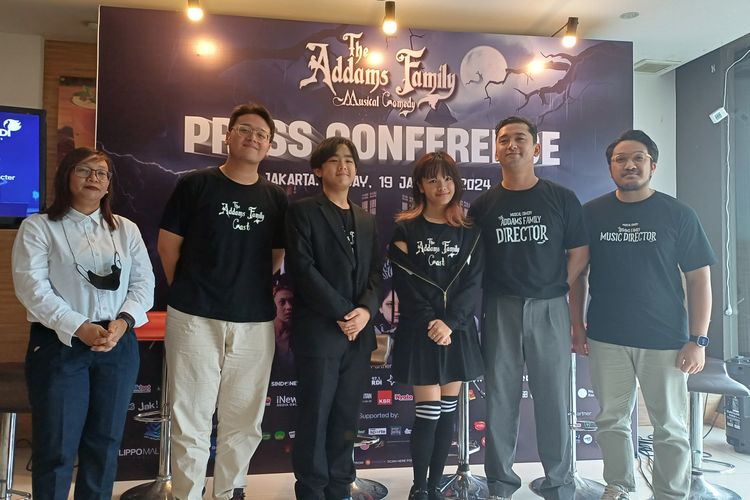 Konferensi pers drama musikal The Addams Family Musical Comedy di kawasan Meruya, Jakarta Barat, Jumat (19/1/2024).