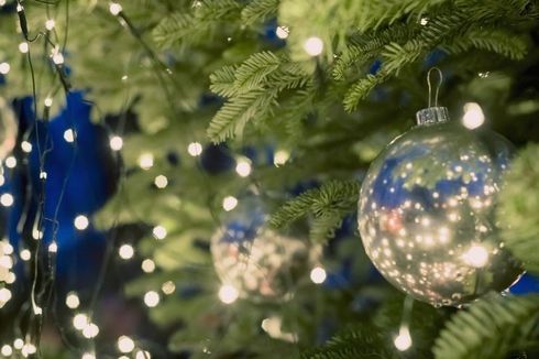 Begini Tips Memasang Lampu Hias Pohon Natal