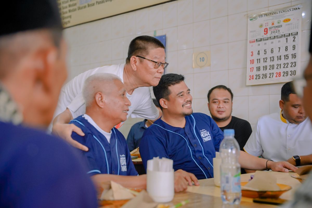 Bobby Nasution bersama para tokoh agama berdiskusi dan ngopi bersama.