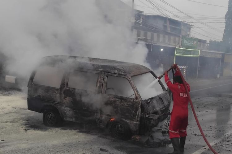 Mobil yang Terbakar di SPBU Pamekasan Diduga Angkut Jeriken Berisi BBM