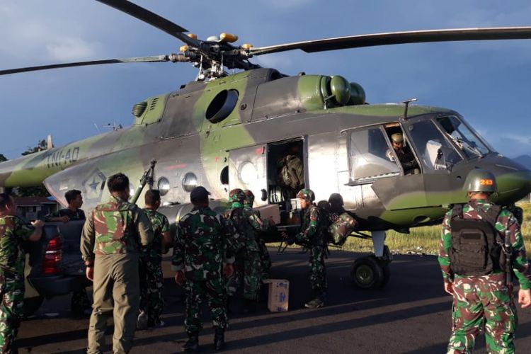 Helikopter milik TNI yang digunakan untuk mengevakuasi para korban pekerja di Nduga, Papua. 