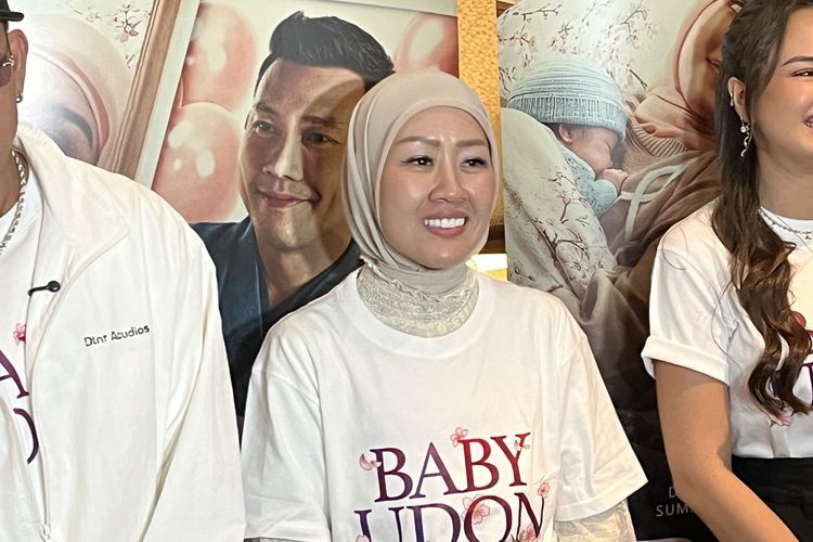 Fanny Kondoh Menangis Lihat Akting Denny Sumargo dan Caitlin Halderman di Film Baby Udon
