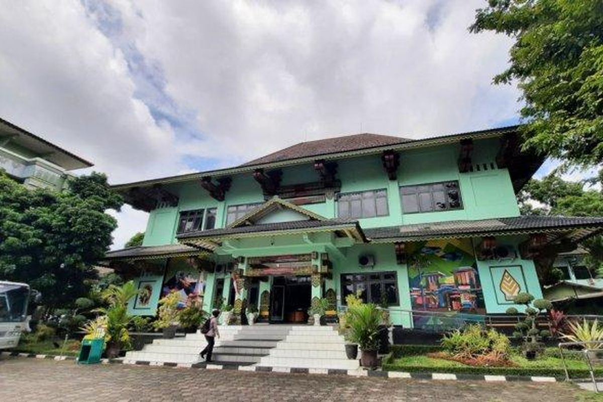 Suasana di lingkungan Balai Kota Yogyakarta.