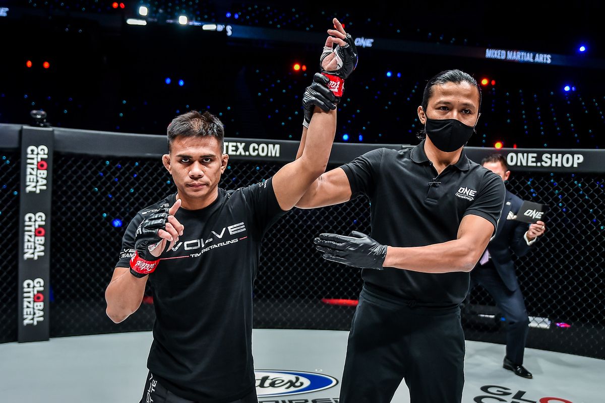 Petarung ONE Championship asal Indonesia, Eko Roni Saputra.