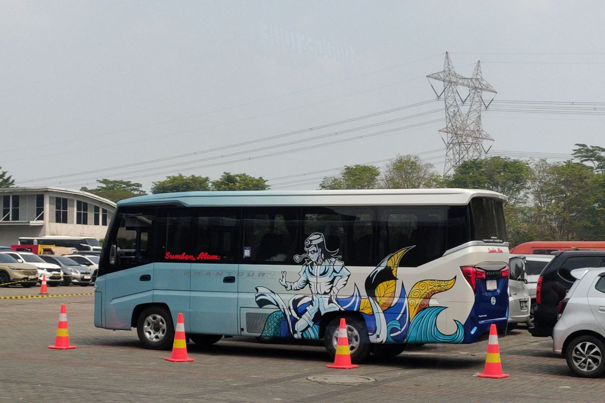 Bodi bus baru rakitan Karoseri Trijaya Union Neo'Grantour