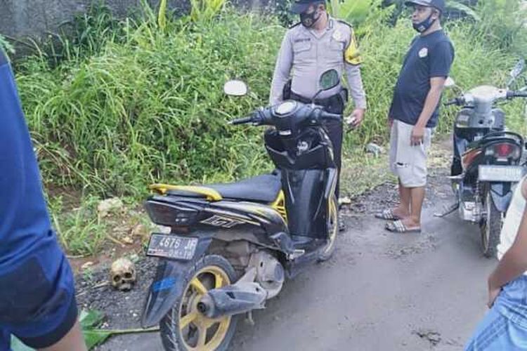 Temuan mayat yang sudah berbentuk tengkorak di Jalan Baru, Kecamatan Cibinong, Kabupaten Bogor, Jawa Barat, Senin (2/11/2020).