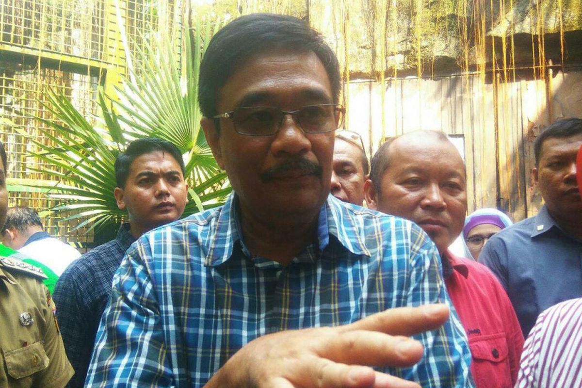 Gubernur DKI Jakarta Djarot Saiful Hidayat berwisata ke Taman Margasatwa Ragunan, Jakarta Selatan, Sabtu (1/7/2017).