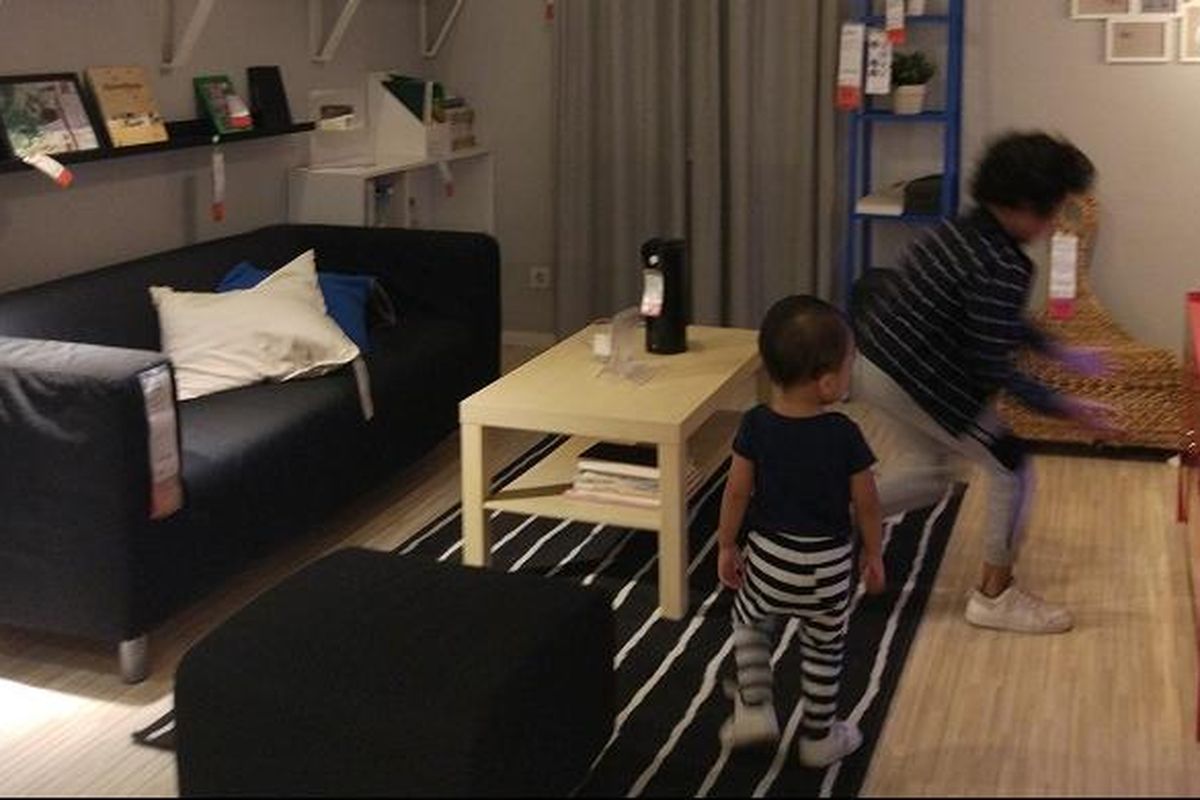 Anak-anak bermain di salah satu ruangan di IKEA Alam Sutera