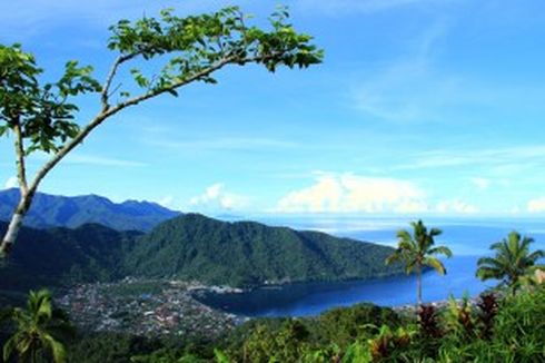 Indahnya Teluk Tahuna dari Puncak Langaneng