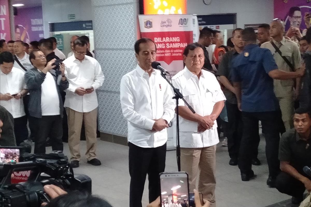Jokowi dan Prabowo di Stasiun MRT Senayan, Jumat (13/7/2019)