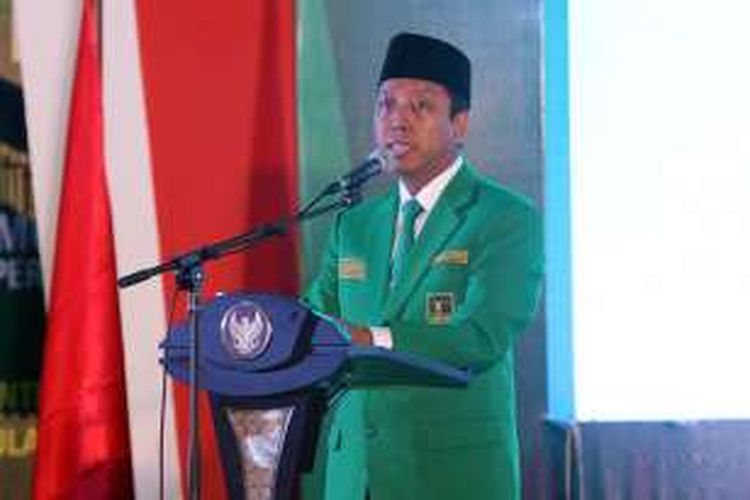 Sekjen PPP Romahurmuziy menyampaikan sambutannya pada acara Pembukaan Muktamar VIII PPP Tahun 2016 di Asrama Haji Pondok Gede, Jakarta Timur, Jumat (8/4/2016)