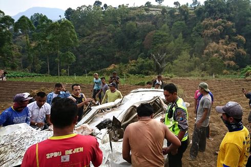 Honda CRV Terjun ke Jurang 100 Meter di Magetan, 1 Orang Tewas