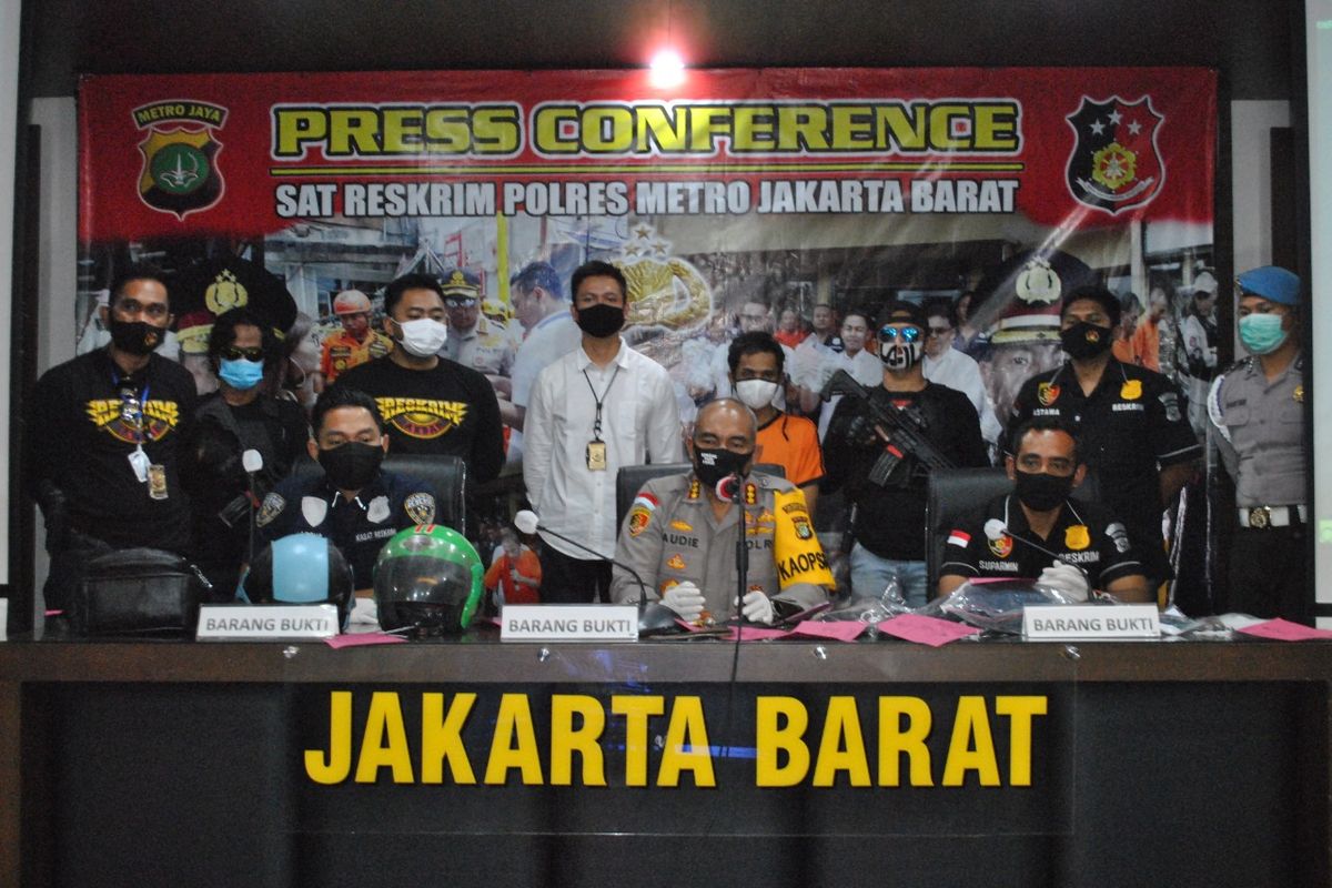 Rilis pengungkapan kasus penjambretan di Roa Malaka, Tambora, Jakarta Barat, Selasa (5/5/2020) 