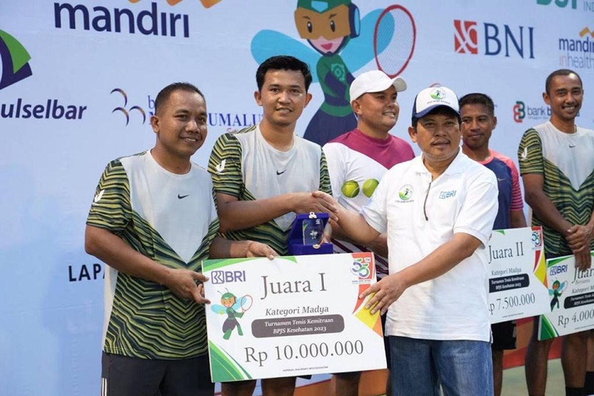 Juara 1 Kategori Madya Kementerian/Lembaga diraih oleh Bank Jatim. 