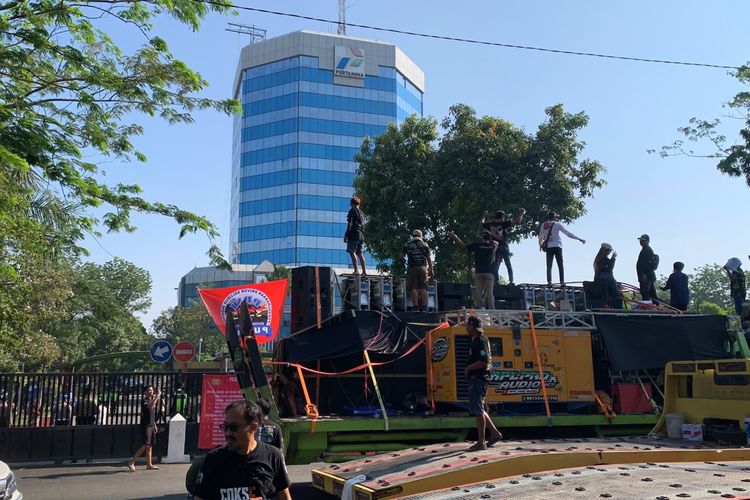Bawa Sound Horeg, Ratusan Truk Towing Demo di Kantor Pertamina Jatimbalinus