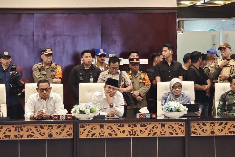 Didemo Massa APMK Kaltim Penuntut Hak Angket, Rudy Mas'ud: Pernah Jadi Anggota Dewan? 