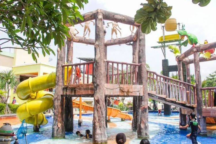 Jugle Toon Waterpark merupakan taman rekreasi air  di Kota Semarang 