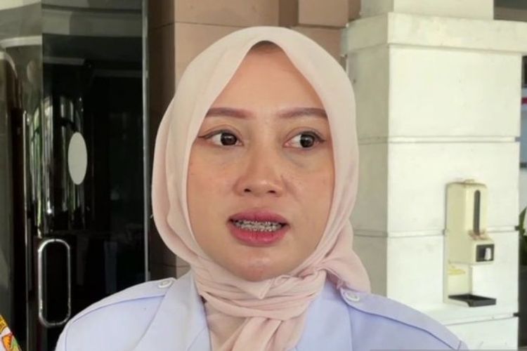 Wakil Bupati Temanggung Nadia Muna menjawab pertanyaan wartawan di Temanggung, Rabu (6/8/2025). 