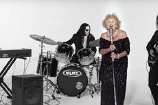 Di Usia 96 Tahun, Nenek Ini adalah Vokalis Band Death Metal