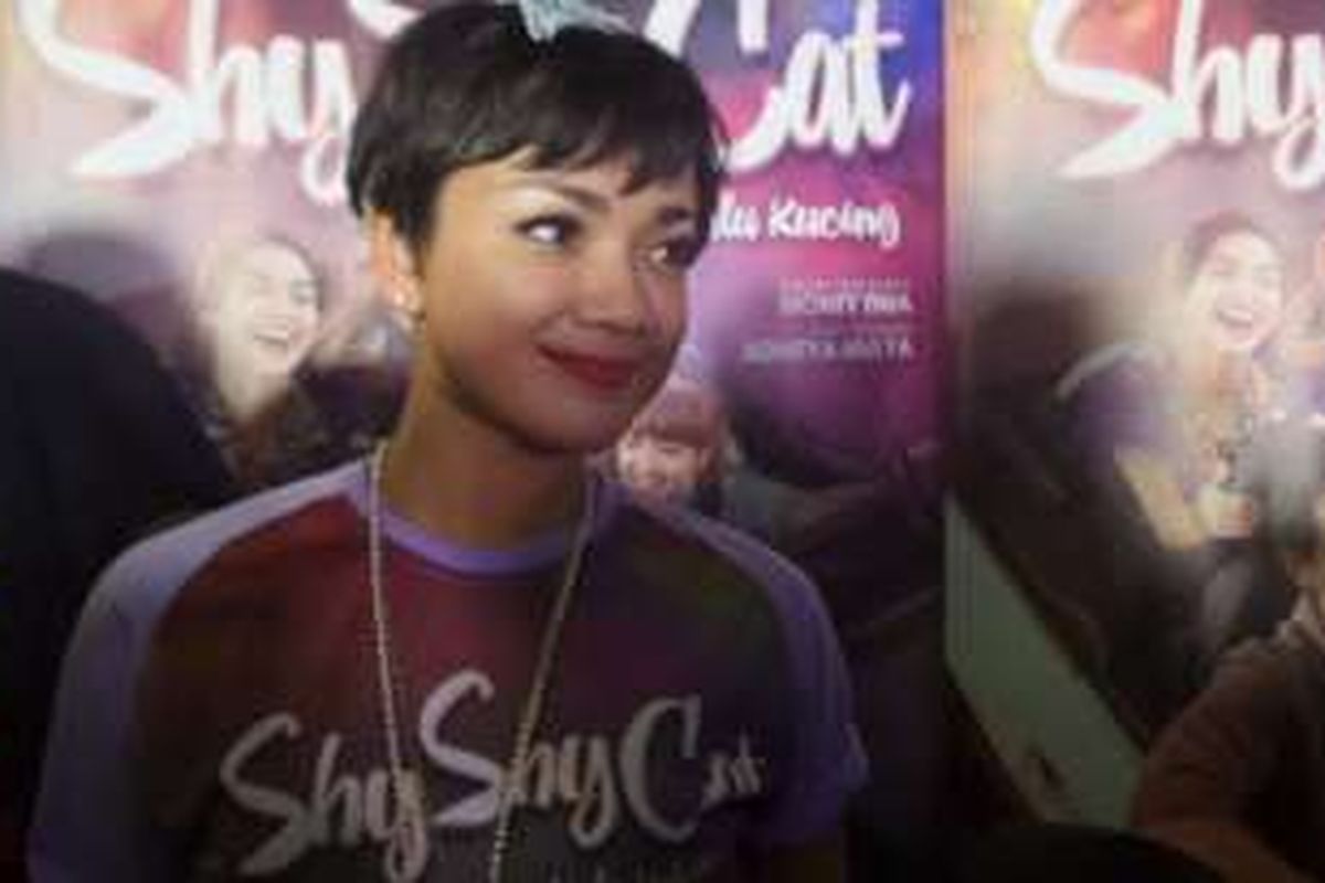 Nirina Zubir hadir dalam jumpa pers film Shy Shy Cat di Epicentrum XXI, Kuningan, Jakarta Selatan, Selasa (1/11/2016) malam.