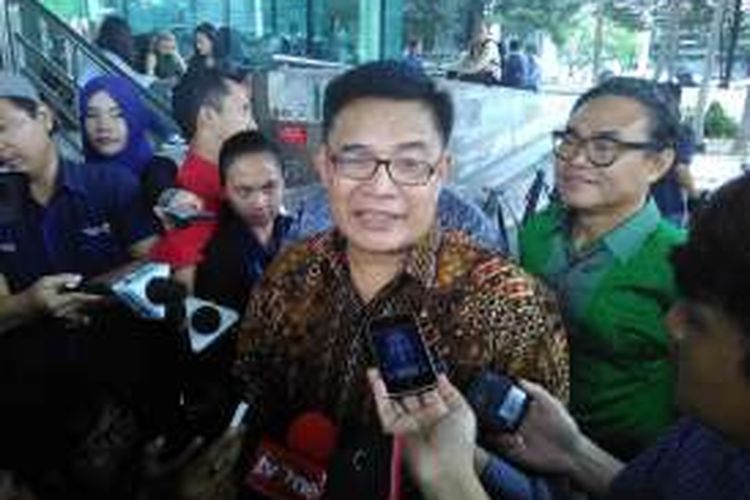 Wakil Ketua Umum PPP Emron Pangkapi menemui mantan Menteri Agama Suryadharma Ali untuk membahas perkembangan PPP di Gedung KPK, Jakarta, Kamis (18/2/2016).