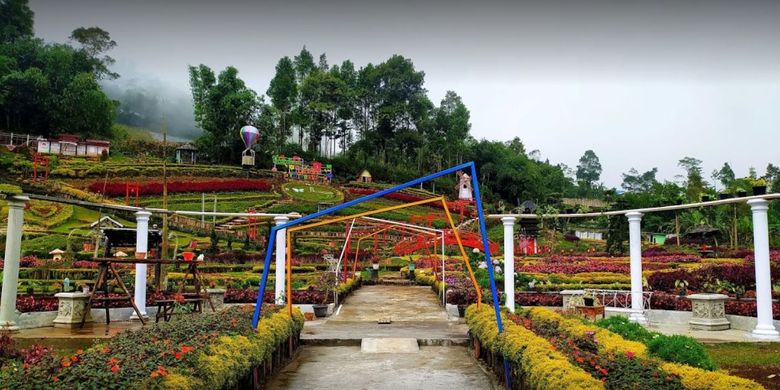 Tempat wisata bernama Taman Bunga Kutabawa di Kabupaten Purbalingga, Jawa Tengah.