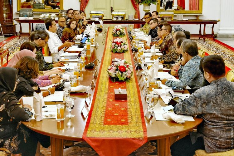 Presiden Joko Widodo saat bertemu para pimpinan media nasional dan pegiat media sosial di Istana Kepresidenan, Jakarta, Senin (29/5/2023)..