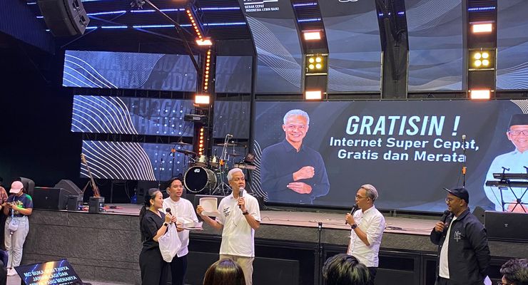 Ganjar Tanya ke Anak Muda: Mau Internet Gratis atau Makan Siang Gratis? 
