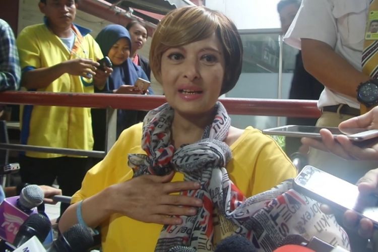 Yana Zein di Bandara Internasional Soekarno-Hatta, Tangerang, Banten, Minggu (28/5/2017).