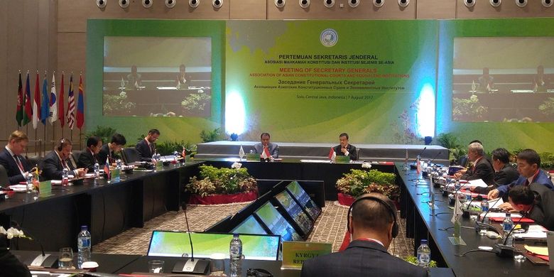 Situasi Pertemuan Sekretaris Jenderal Mahkamah Konstitusi dari 12 negara anggota AACC, Senin (7/8/2017), di Solo, Jawa Tengah.