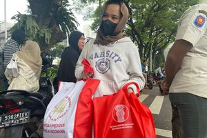 Ini Isi Tas Sembako yang Didapat Warga Saat Hadiri 'Open House' Jokowi