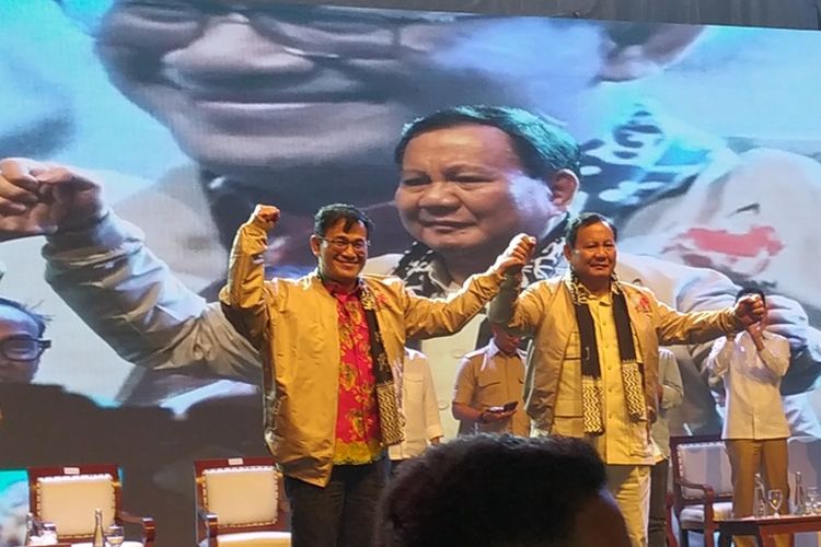 Politisi PDI Perjuangan Budiman Sujatmiko dan Prabowo Subianto deklarasikan relawan Prabowo Budiman Bersatu (Prabu) di Marina Convention Center, Kota Semarang, Jawa Tengah (Jateng). 
