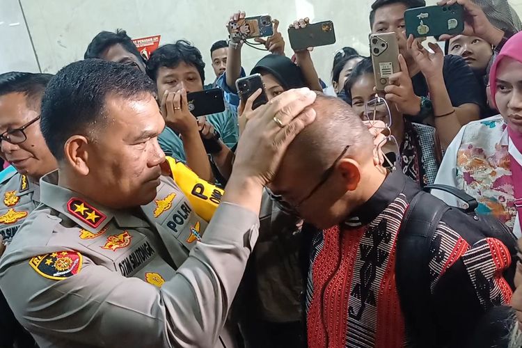 Momen Kapolda NTT Elus Kepala Ipda Rudy Soik Usai Rapat Di DPR