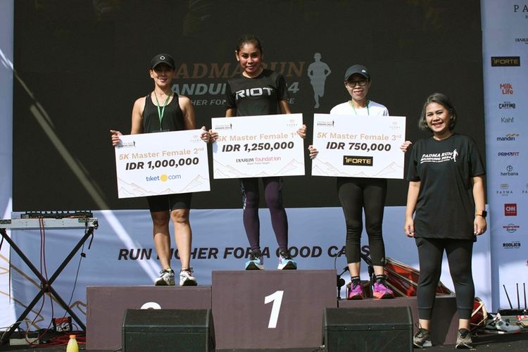 Pemenang kategori wanita di Padma Run Bandung 2024. 