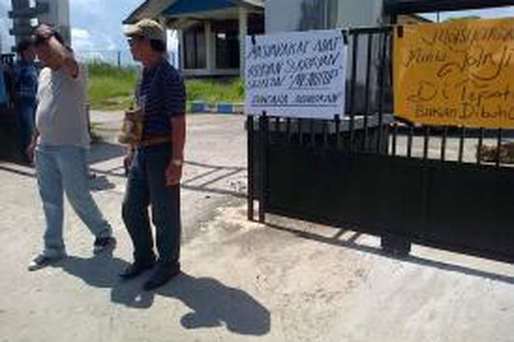  Masyarakat Aadat Krayan menutup bandara Nunukan dikarenakan kecewa selama 7 bulan terakhir tidak ada subsidi penerbvangan ke wilayah perbatasan. 