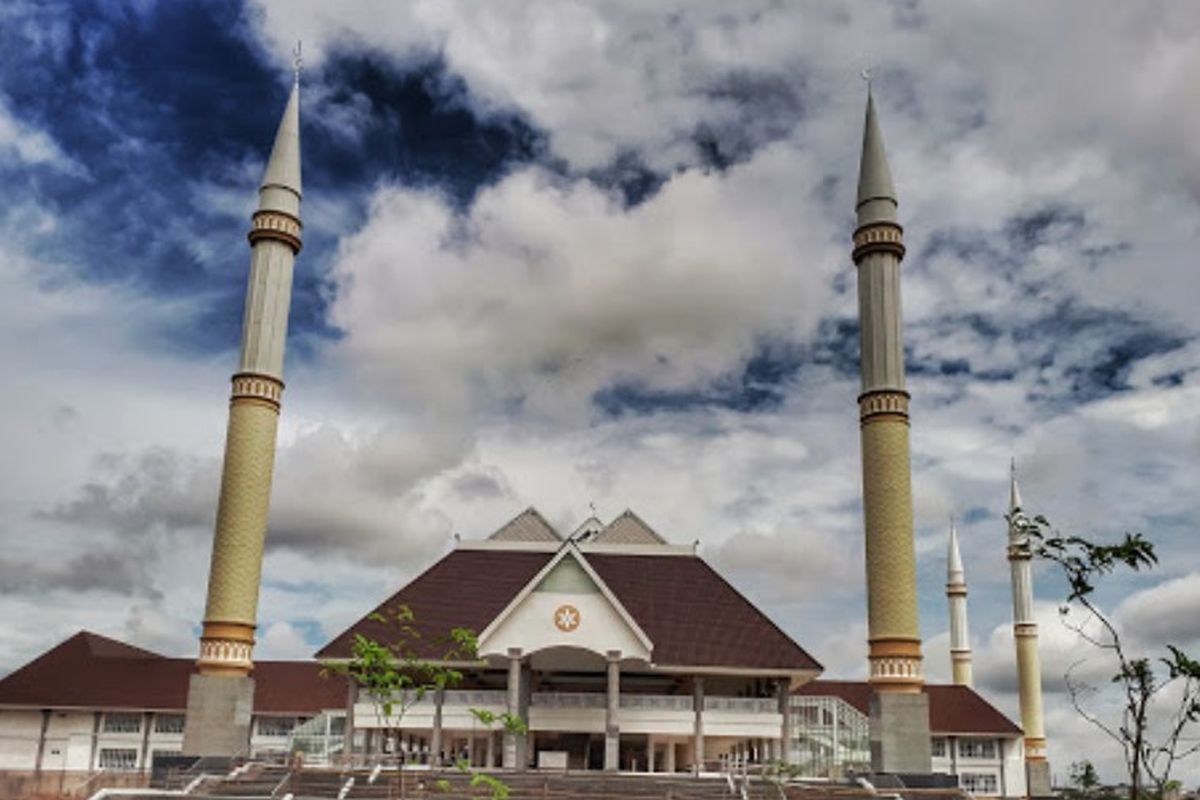 Masjid Raya KH Hasyim Asyari, Jakarta Barat.