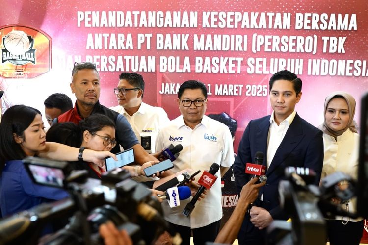 Bank Mandiri menjalin kerja sama strategis dengan Persatuan Bola Basket Seluruh Indonesia (Perbasi) di Auditorium Plaza Mandiri, Jakarta, Selasa (11/3/2025). 
