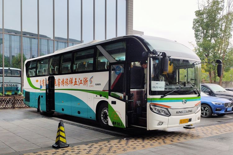 Bus pariwisata di China