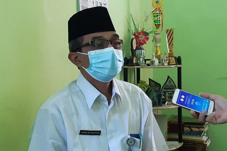 Kepala KUA Jebres Arba'in Basyar ditemui di KUA Jebres, Solo, Jawa Tengah, Senin (6/9/2021).