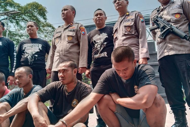 4 pemuda diamankan Unit Reskrim Polsek Gempol dan Satreskrim Polres Pasuruan yang sudah melakukan aksi pencurian emas seberat 177 gram perhiasan emas, Senin (8/12/2025). 