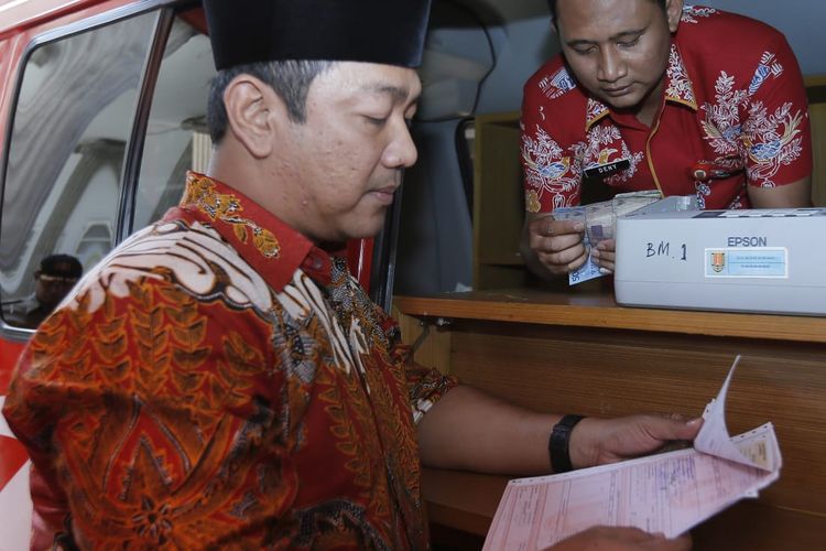 Wali Kota Semarang Hendrar Prihadi melalui Bapenda mengeluarkan kebijakan keringanan pajak bagi pelaku usaha dan masyarakat dalam rangka melawan Covid-19.