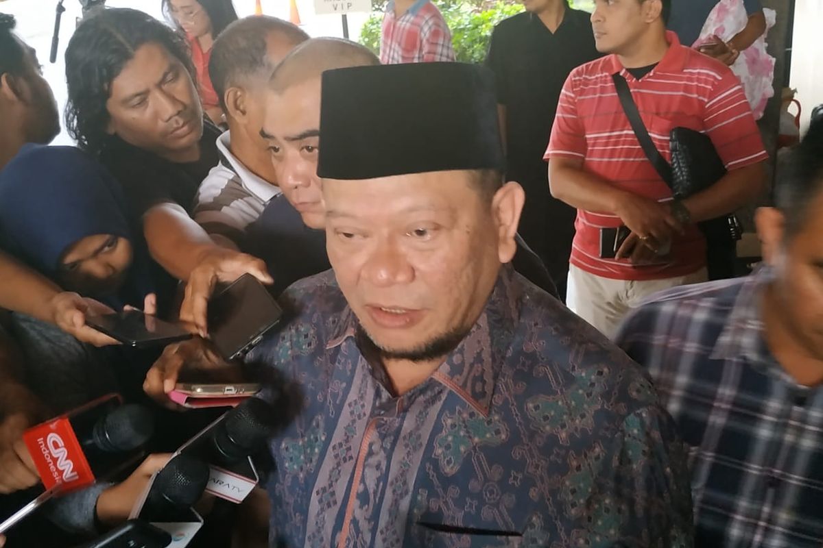 Ketua Dewan Perwakilan Daerah (DPD) Republik Indonesia, La Nyalla Mattalitti menjenguk Menteri Koordinator Bidang Politik, Hukum, dan Keamanan, Wiranto di RSPAD Jakarta Pusat pada Sabtu (12/10/2019).