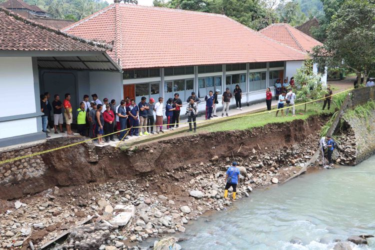 Berita Terkini Harian Penanganan Infrastruktur Busungbiu Terbaru Hari ...