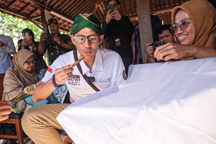 Menparekraf Sandiaga Uno saat berkunjung ke Desa Wisata Wukirsari, Bantul, Daerah Istimewa Yogyakarta (DIY), Minggu (28/5/2023).