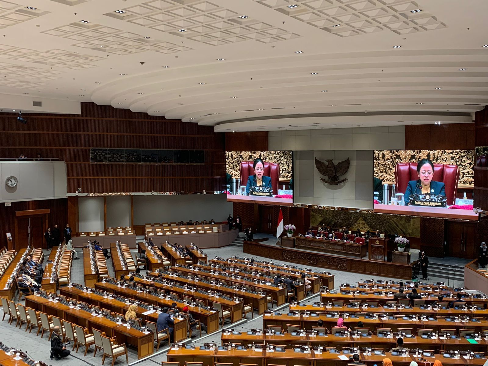 Puan Pimpin Rapat Penutupan Masa Sidang DPR, Dihadiri 290 Anggota
