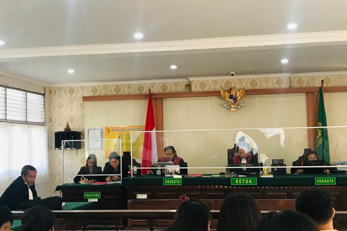 Suasana sidang di PN Denpasar, Selasa (23/5/2023), terhadap warga negera Australia, berinisial TRB (40), yang didakwa menyelundupkan Narkotika jenis ganja melalui Bandara Internasional I Gusti Ngurah Rai, Tuban Badung, Bali. Kompas.com/ Yohanes Valdi Seriang Ginta