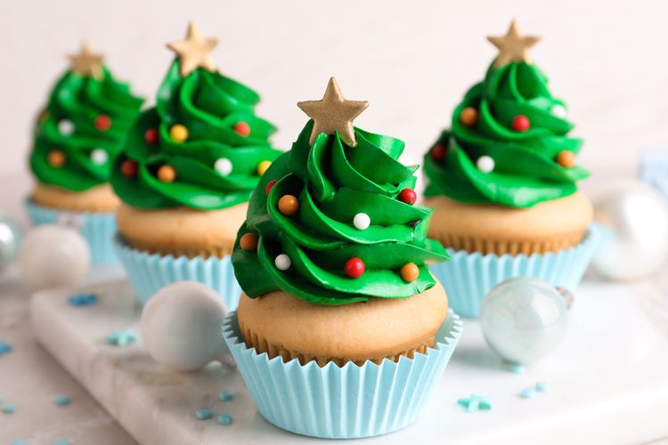 Ilustrasi cupcake pohon natal. 