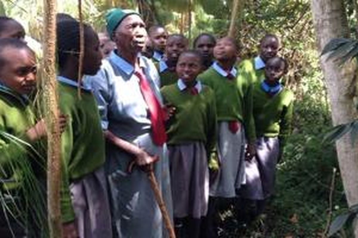 Priscilla (90) menjadi siswi Leaders Vision Preparatory School lima tahun silam. Sebelumnya, dia adalah seorang dukun beranak di desa Ndalat, yang menjadi tempat tinggalnya selama 65 tahun. 