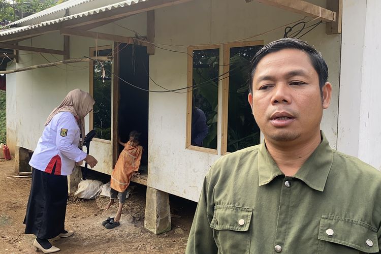 Kepala Dusun 03 Lemah Duhur, Arif rahman saat ditemui Kompas.com di rumah orang tua Raya, Kamis (21/8/2025) pagi.