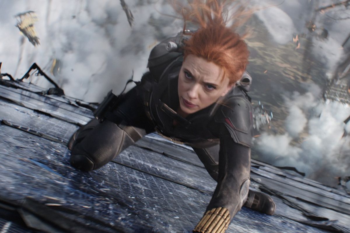 Aktris Scarlett Johansson sebagai Black Widow/Natasha Romanoff dalam film Black Widow keluaran Marvel Studios. Black Widow merupakan salah satu film yang diputar pada hari pertama pembukaan bioskop setelah pemberlakukan pembatasan kegiatan masyarakat (PPKM) dilonggarkan.